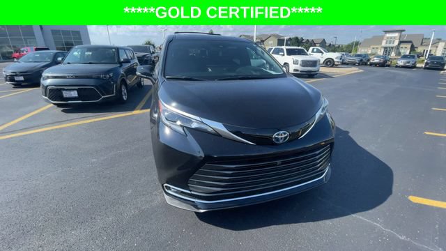 Certified 2025 Toyota Sienna Platinum AWD/4WD image 5