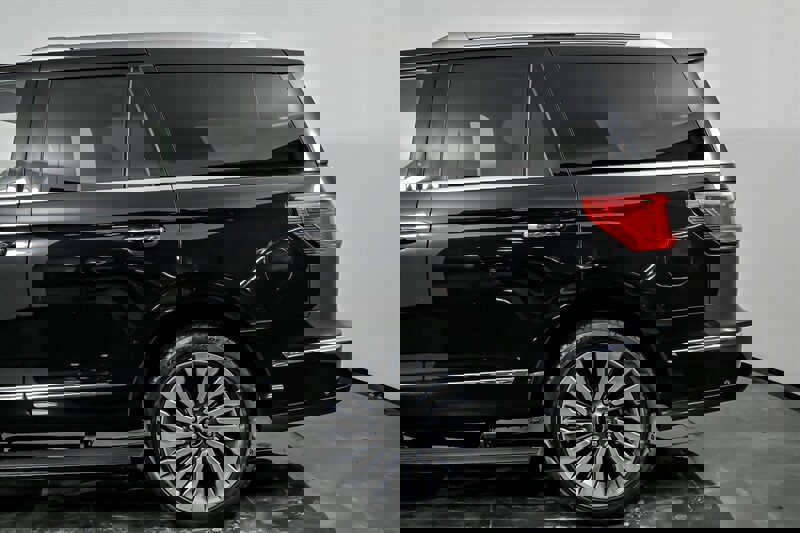 Used 2019 Lincoln Navigator Reserve image 8