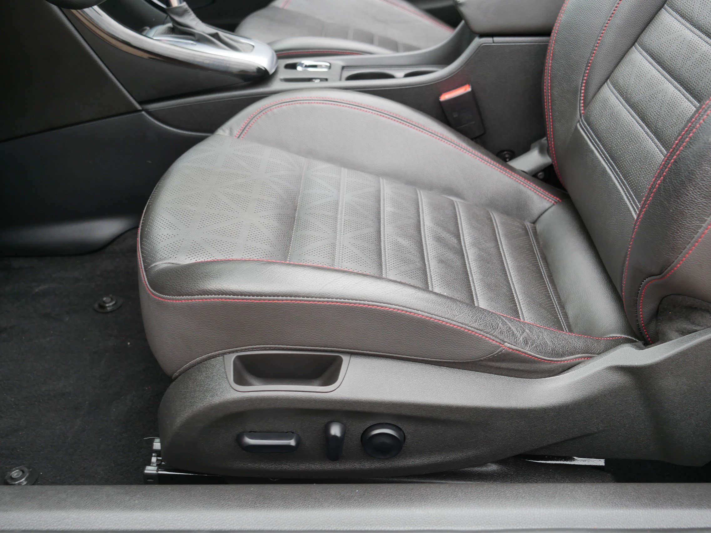 Used 2018 Buick Cascada Sport Touring w/ Dark Effects Package FWD image 20