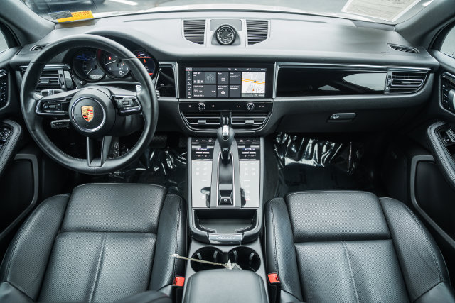 Used 2022 Porsche Macan AWD/4WD image 19