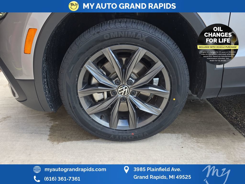 Used 2023 Volkswagen Tiguan SE AWD/4WD image 29
