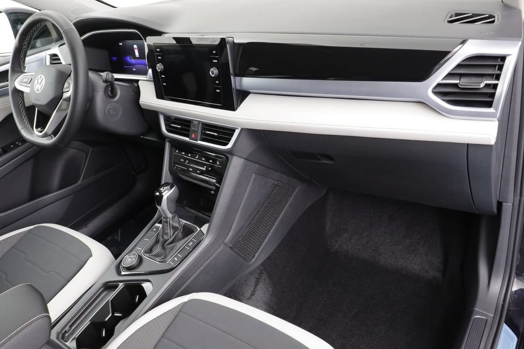 New 2026 Volkswagen Taos SE AWD/4WD image 21