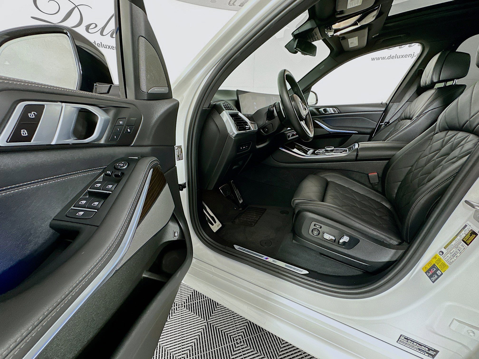 Used 2024 BMW X5 xDrive50e w/ Executive Package image 22