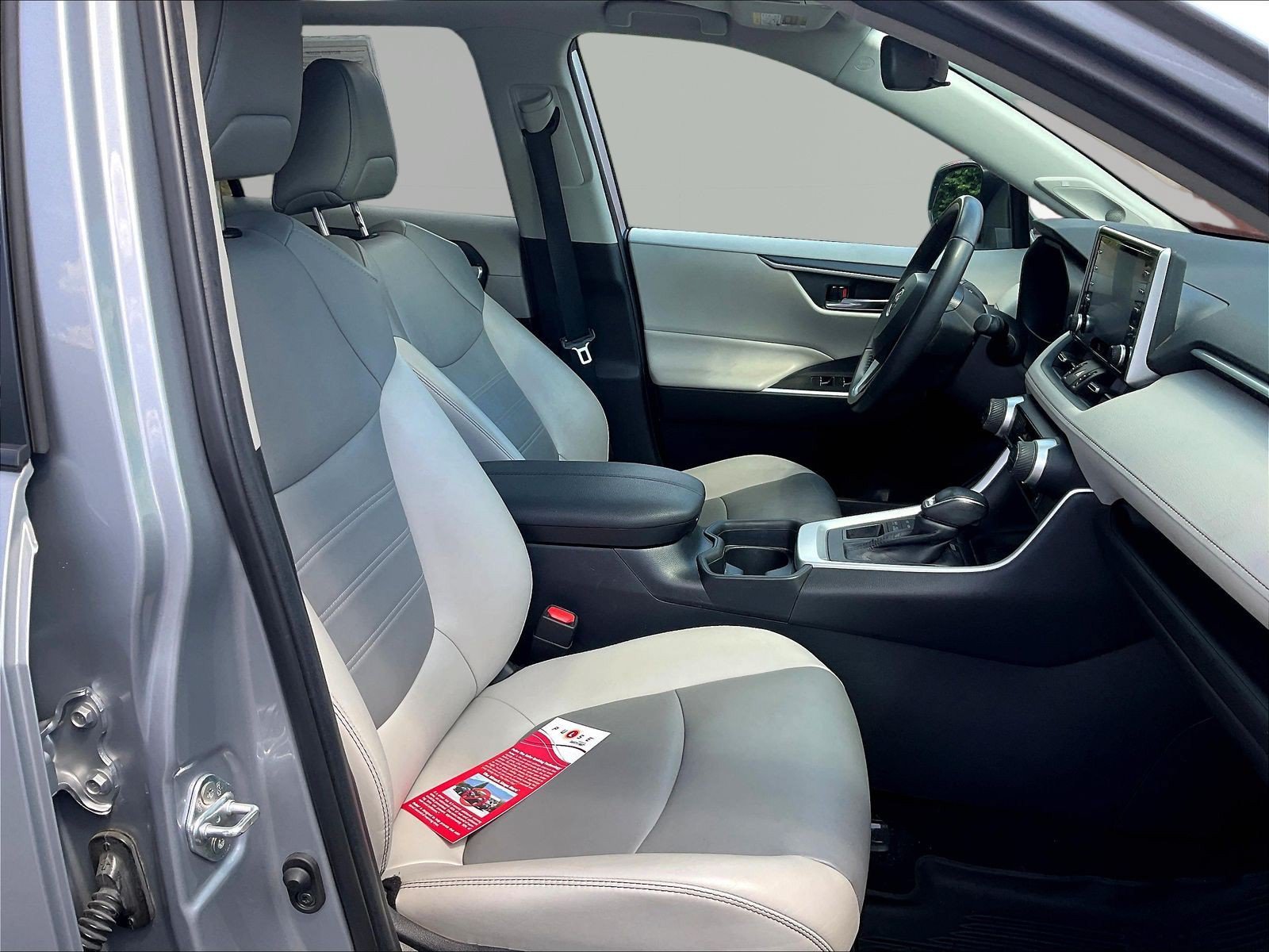 Used 2019 Toyota RAV4 XLE Premium w/ Cold Weather Package AWD/4WD image 30