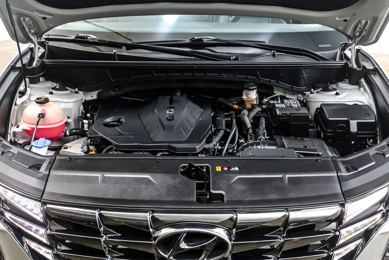 Used 2023 Hyundai Tucson Limited w/ Cargo Package image 12