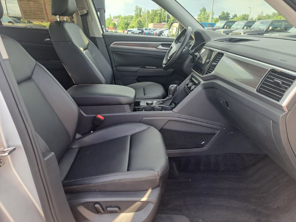Used 2018 Volkswagen Atlas SEL w/ R-Line Package AWD/4WD image 31