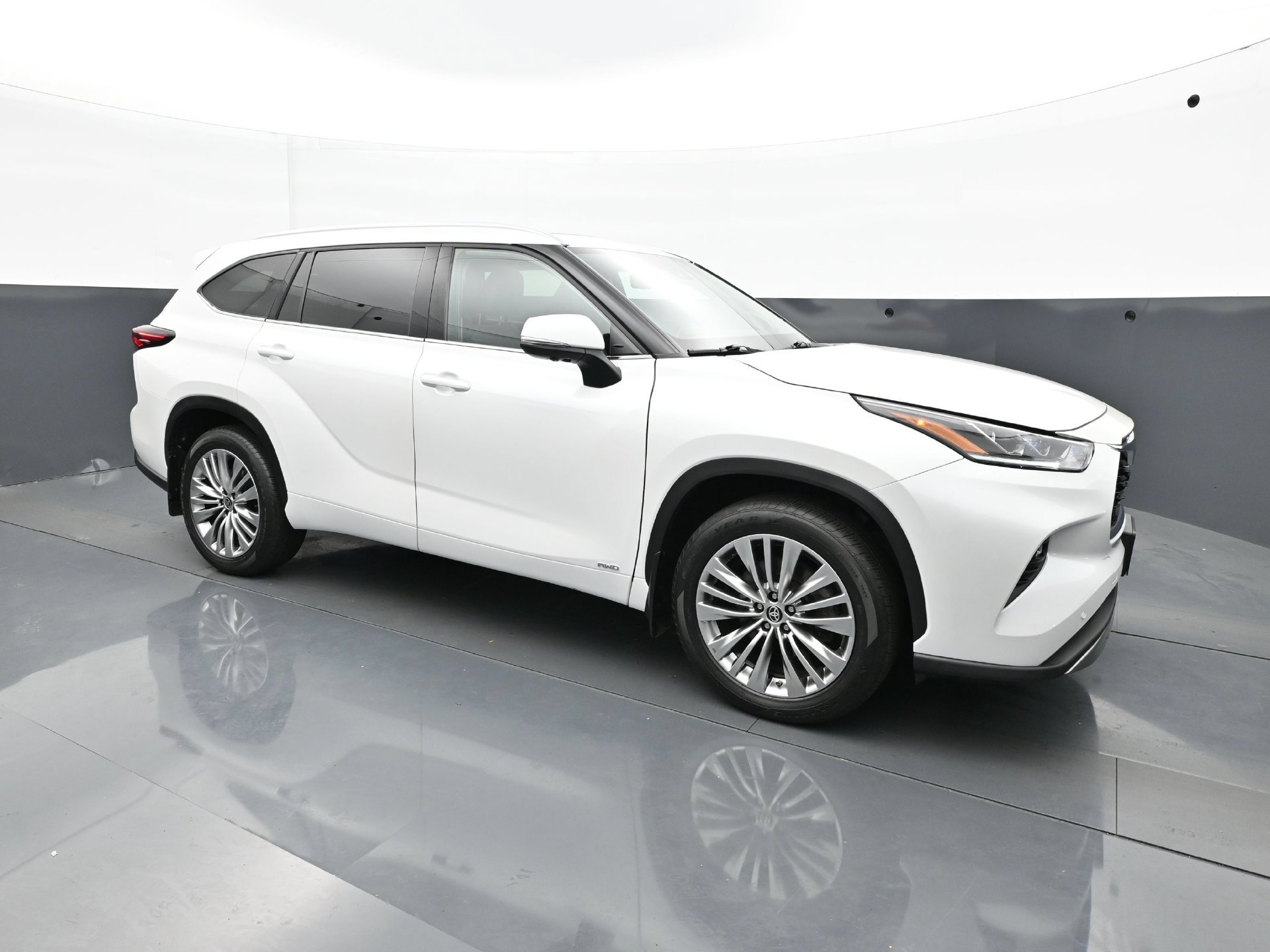 Used 2025 Toyota Highlander Platinum AWD/4WD image 9