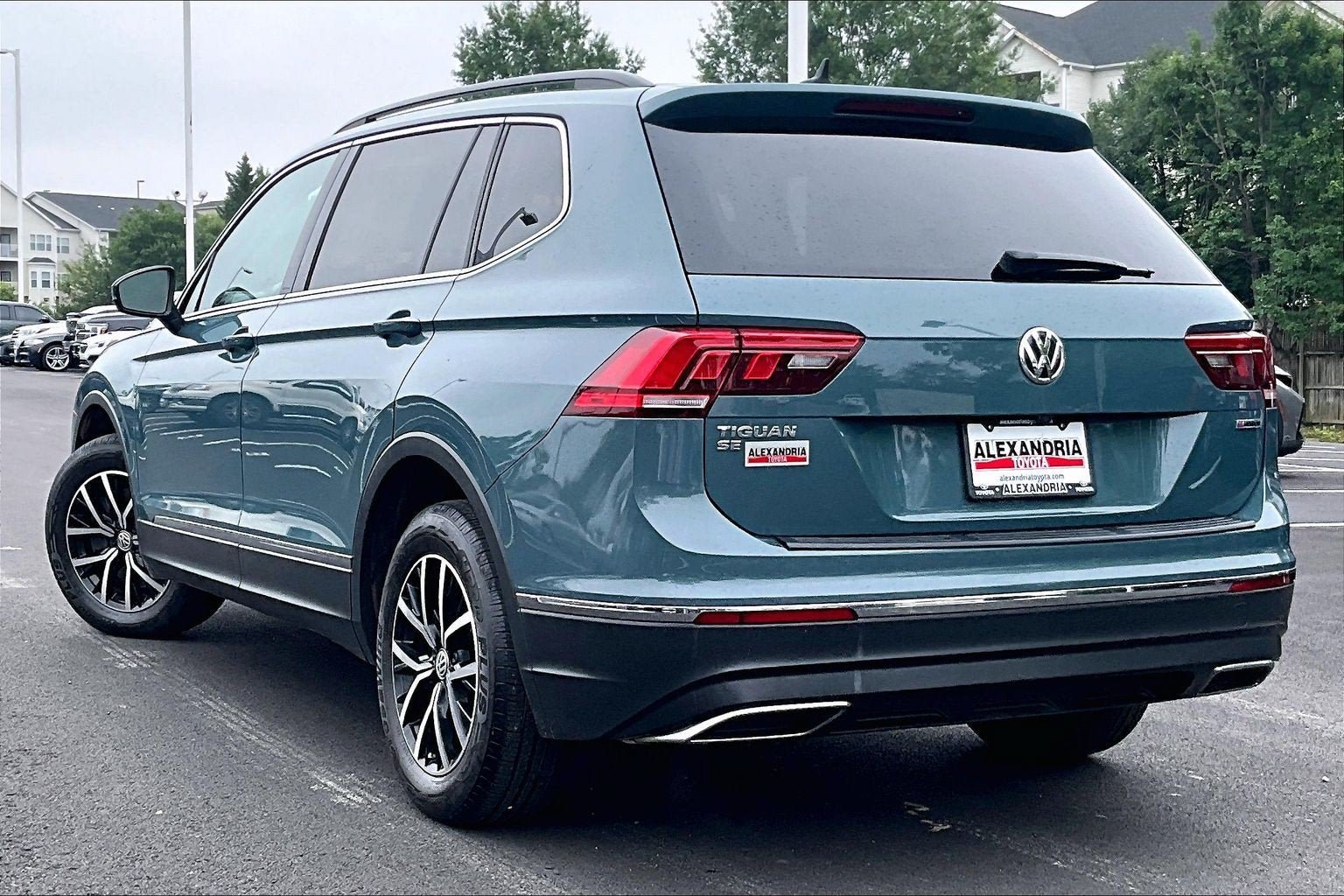 Used 2021 Volkswagen Tiguan SE w/ Panoramic Sunroof Package AWD/4WD image 11