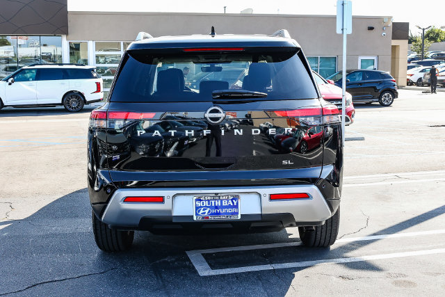 Used 2025 Nissan Pathfinder SL FWD image 5