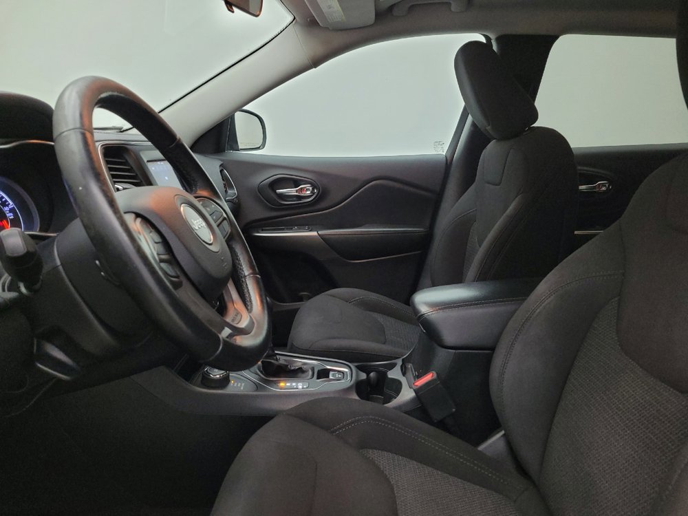 Used 2019 Jeep Cherokee Latitude w/ Cold Weather Group AWD/4WD image 17