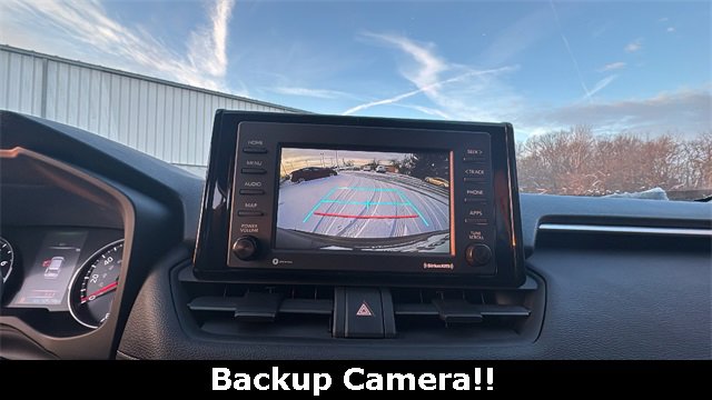 Used 2021 Toyota RAV4 LE image 3