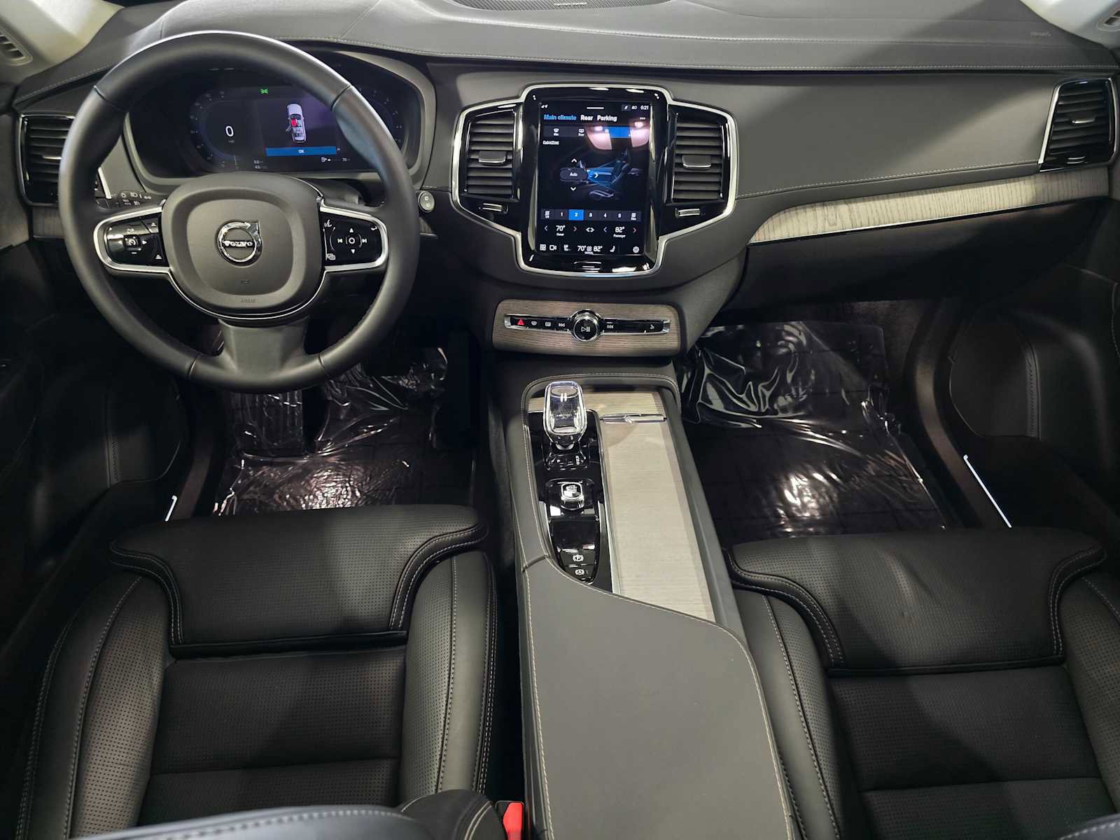 Used 2025 Volvo XC90 B6 Ultra w/ Protection Package Premier image 10