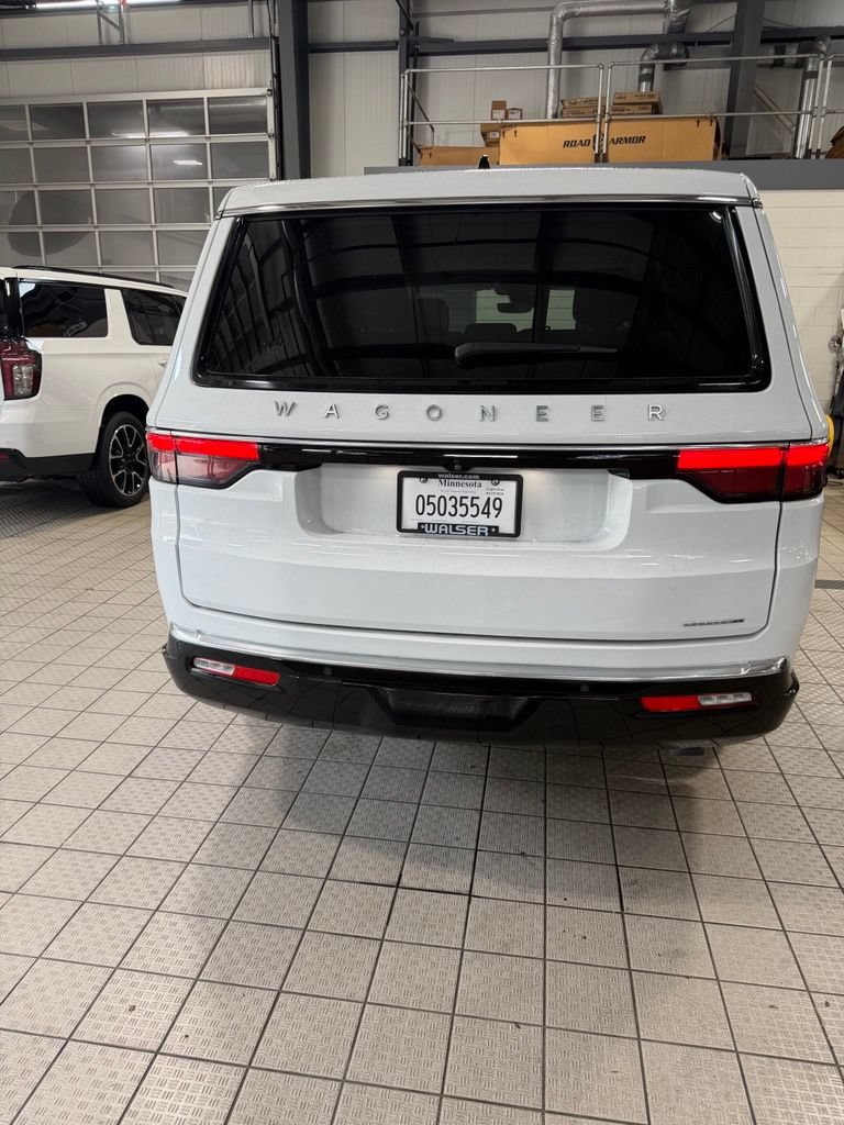 Used 2024 Jeep Wagoneer L Series III w/ Premium Group I AWD/4WD image 10