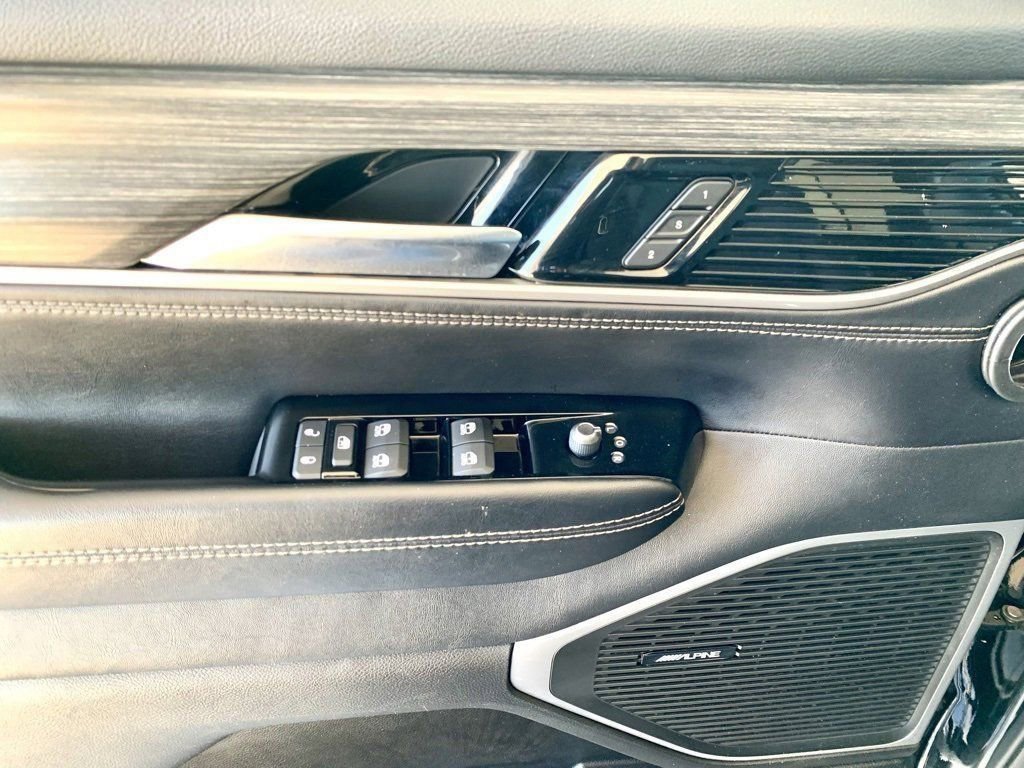 Used 2024 Jeep Wagoneer Series II w/ Flexible Seating Group AWD/4WD image 13