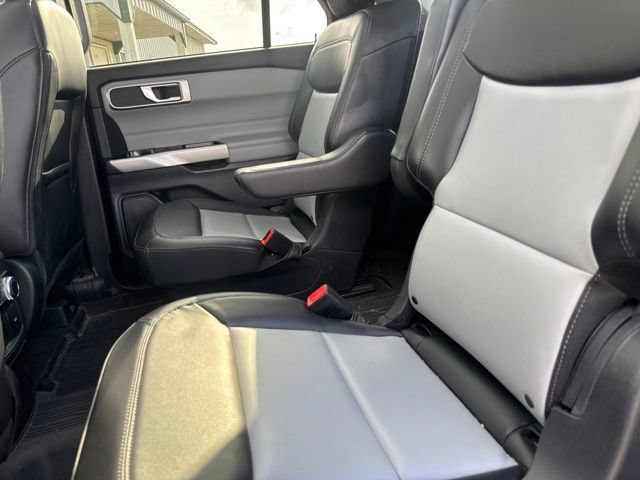 Used 2023 Ford Explorer XLT w/ Equipment Group 202A AWD/4WD image 18