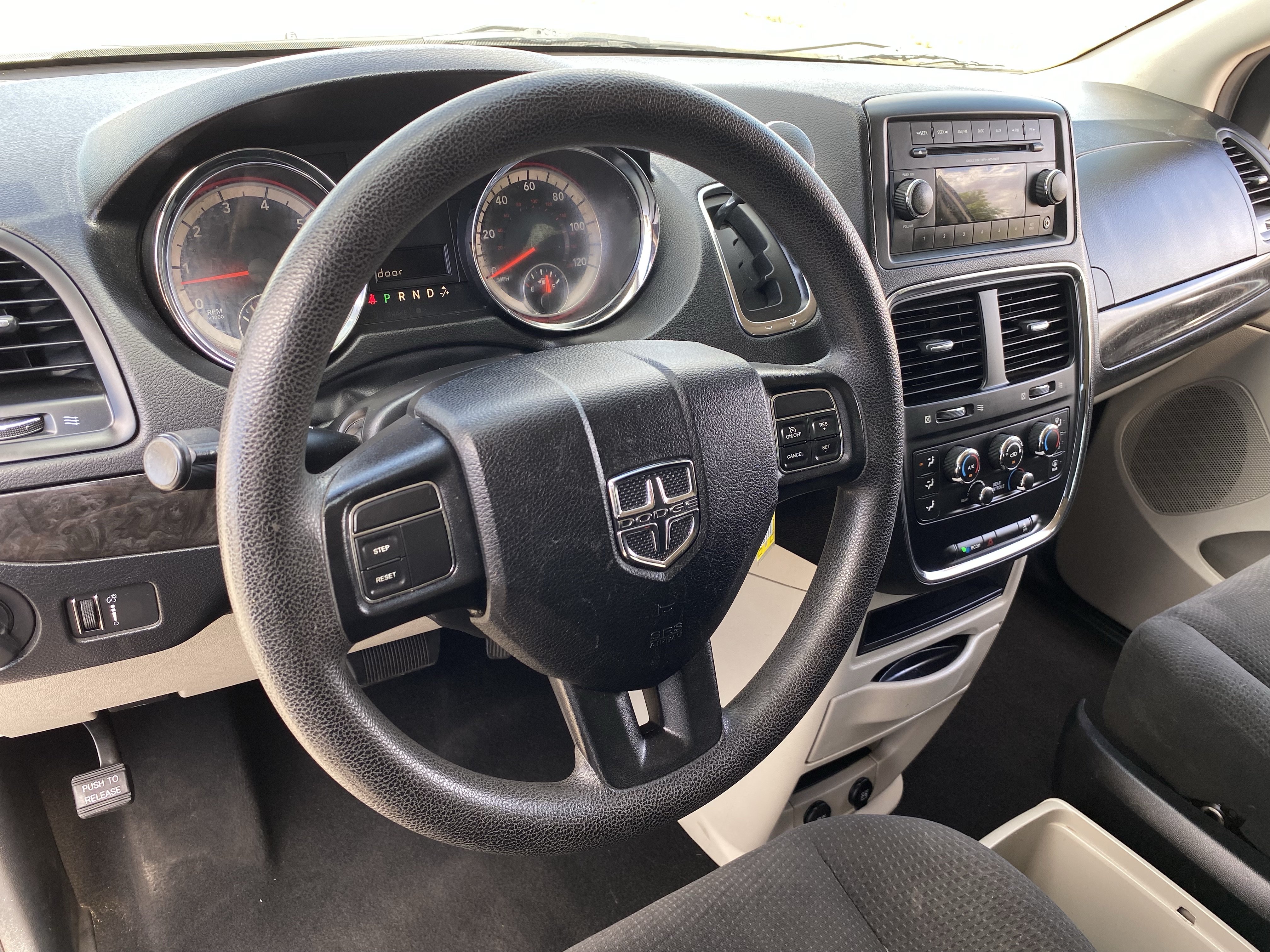 Used 2016 Dodge Grand Caravan SE w/ Quick Order Package 29E SE FWD image 21