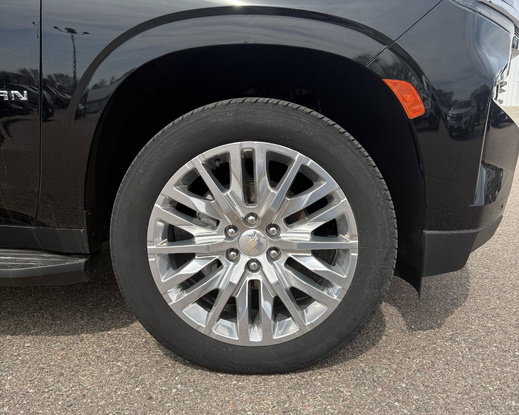 Used 2024 Chevrolet Suburban Premier w/ Premium Package 2 image 4