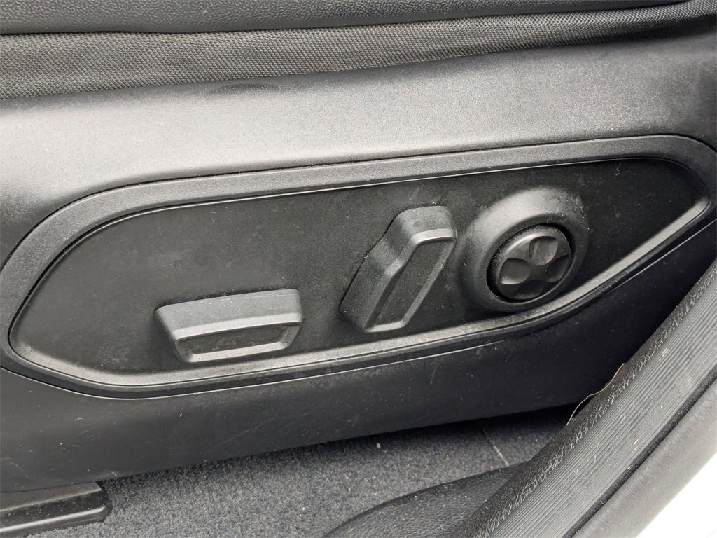 Used 2024 Jeep Grand Cherokee L Limited w/ Luxury Tech Group II image 13