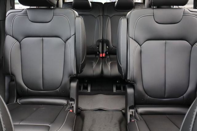 New 2026 Jeep Grand Cherokee L Limited w/ Limited Altitude Package AWD/4WD image 36