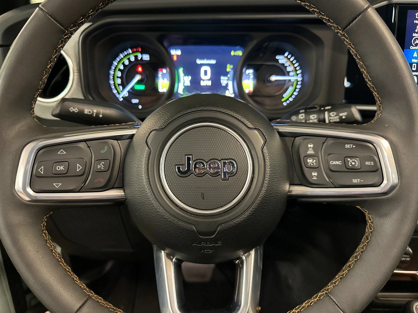 Used 2024 Jeep Wrangler Unlimited Sahara w/ Technology Group AWD/4WD image 23