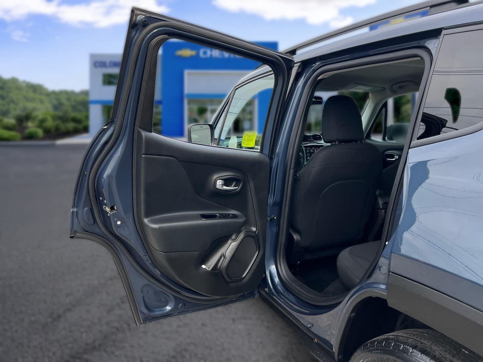 Used 2022 Jeep Renegade Latitude w/ Convenience Group AWD/4WD image 29