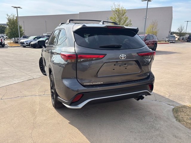 Used 2023 Toyota Highlander XSE FWD image 4