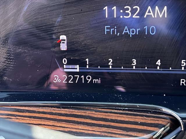 Used 2024 Cadillac Escalade ESV Premium Luxury image 31