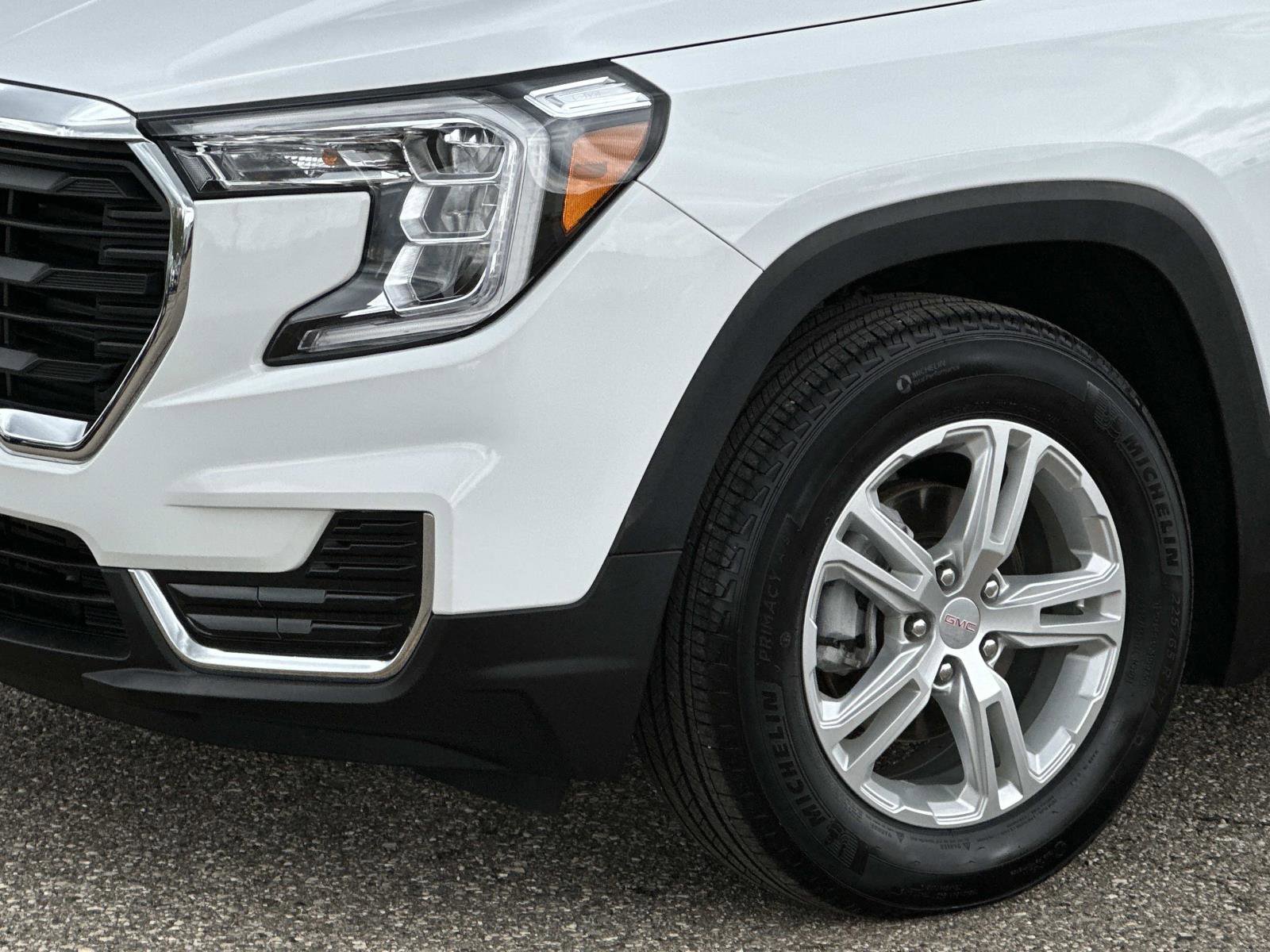Certified 2024 GMC Terrain SLE w/ Driver Convenience Package FWD image 7