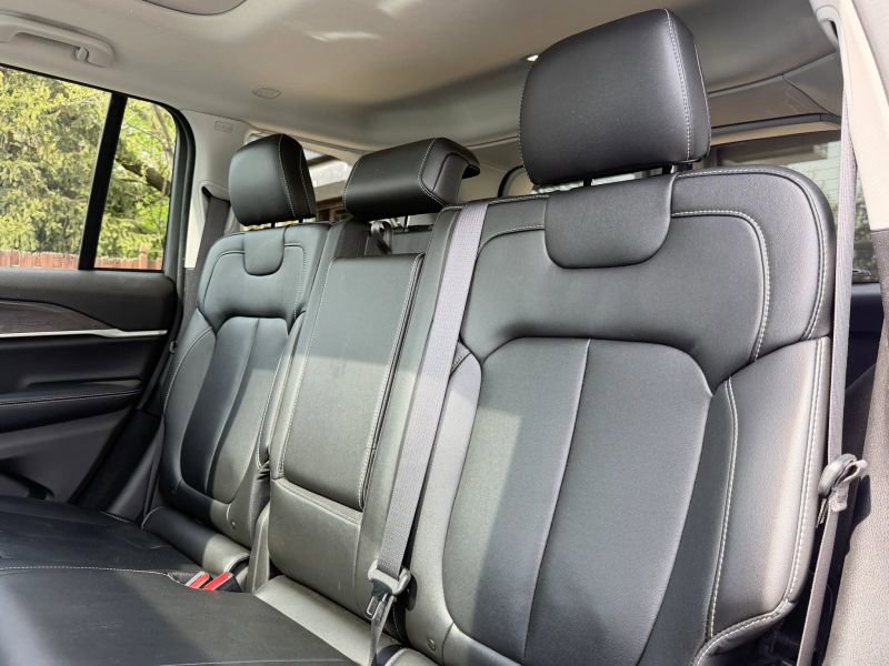 Used 2024 Jeep Grand Cherokee Limited image 15