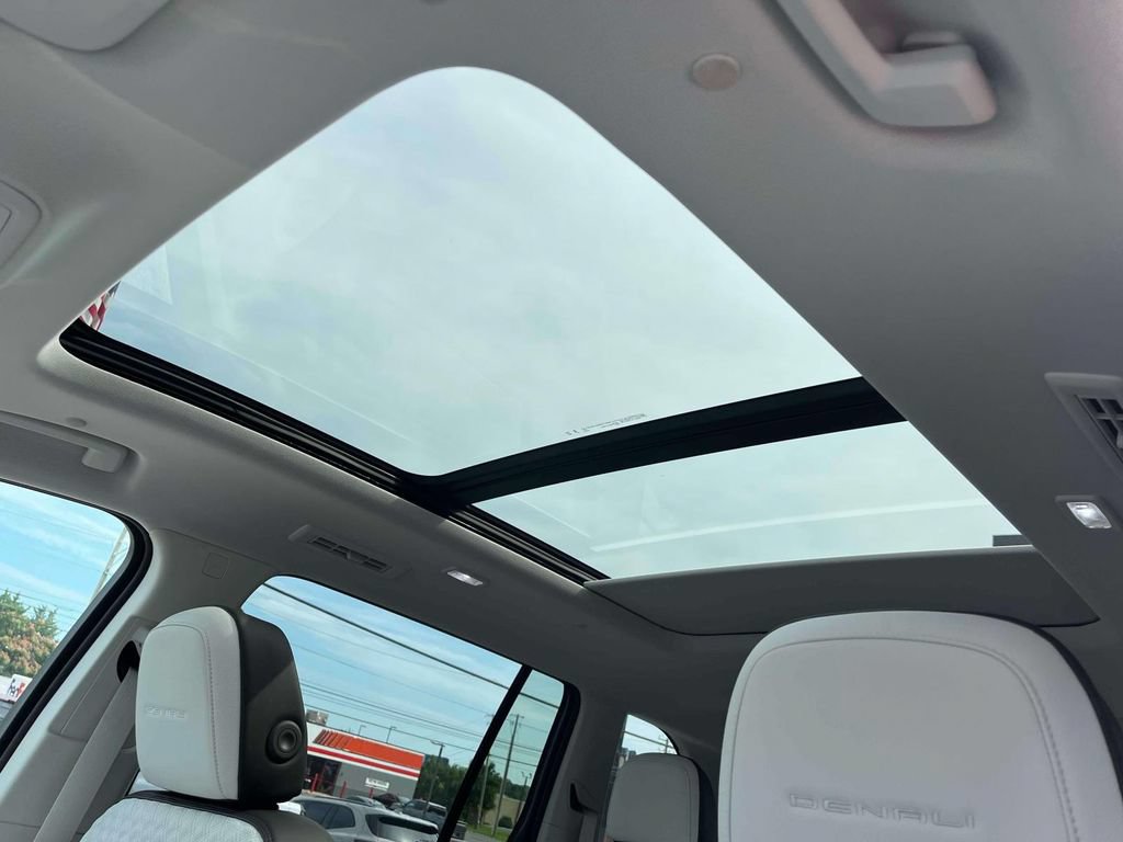 New 2026 GMC Acadia Denali w/ Super Cruise Package FWD image 32