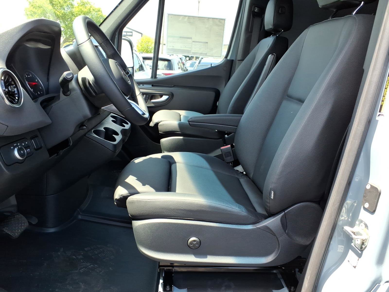New 2025 Mercedes-Benz Sprinter 2500 image 4