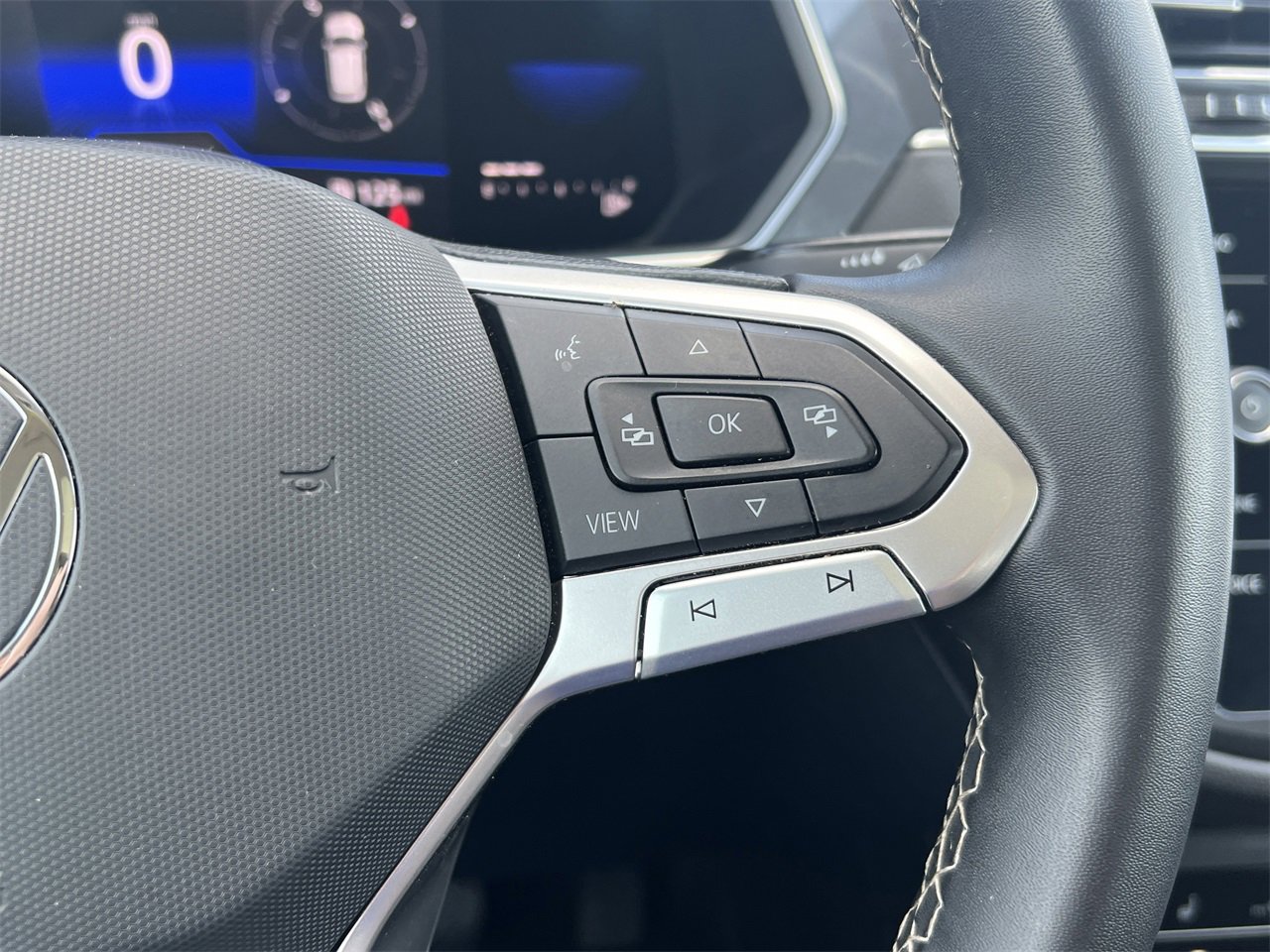 Used 2023 Volkswagen Tiguan SE image 11