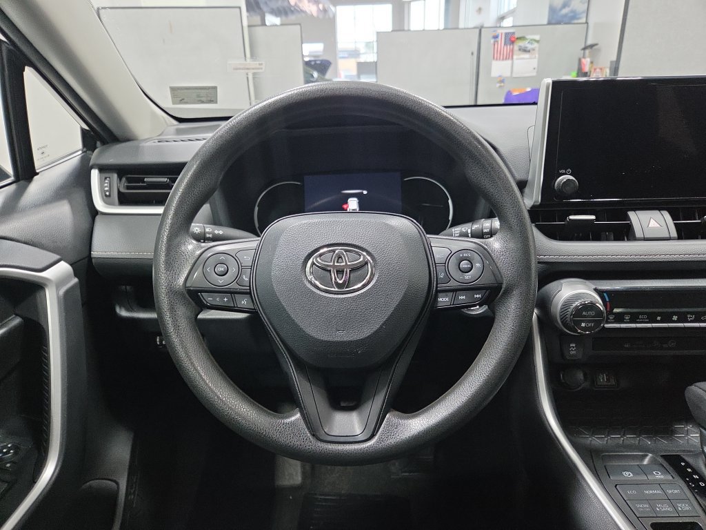 Used 2024 Toyota RAV4 XLE AWD/4WD image 27