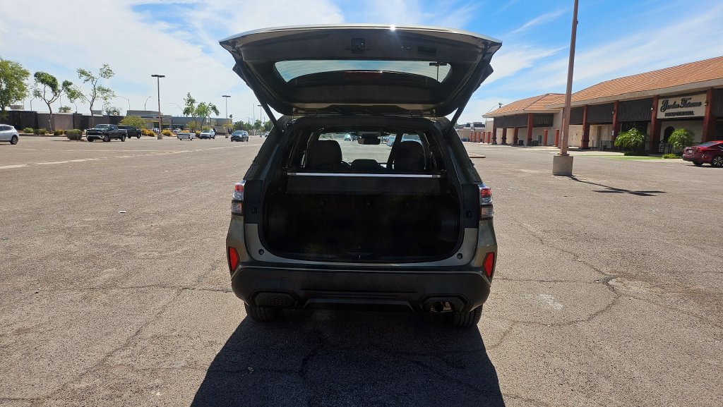 Used 2025 Subaru Forester Premium AWD/4WD image 13