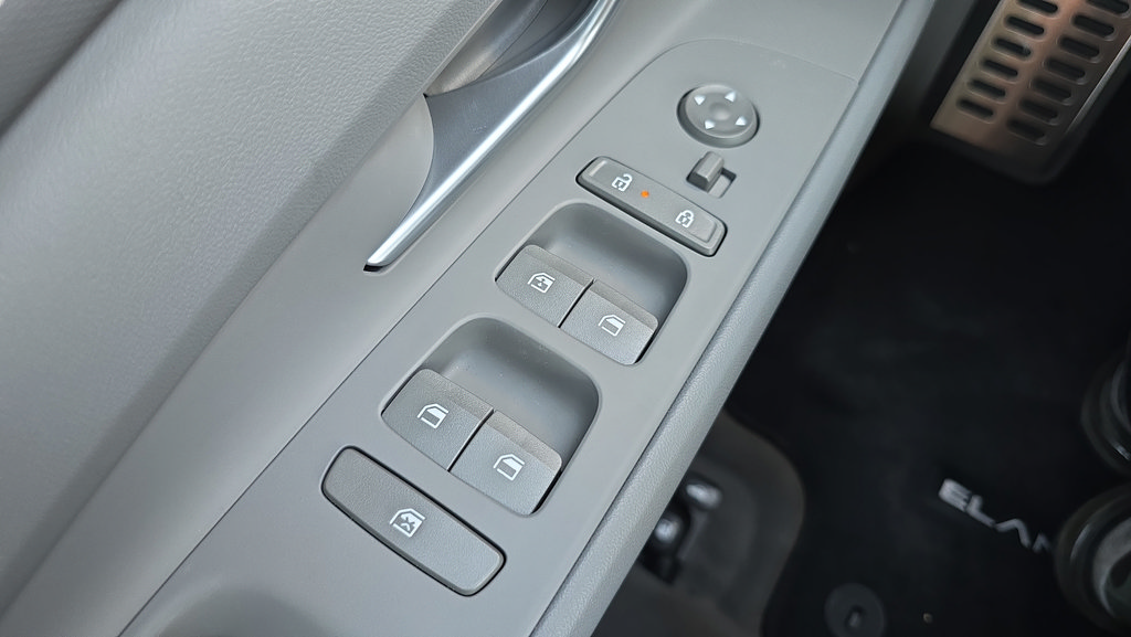 New 2026 Hyundai Elantra Sport FWD image 16