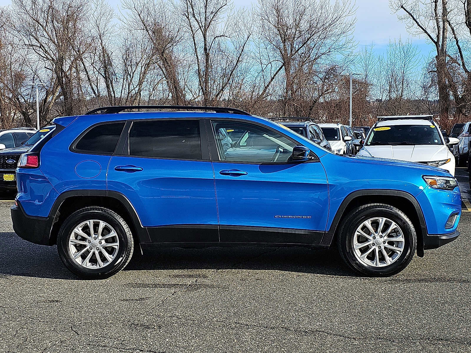 Used 2022 Jeep Cherokee Latitude Lux w/ Sun & Sound Group AWD/4WD image 7