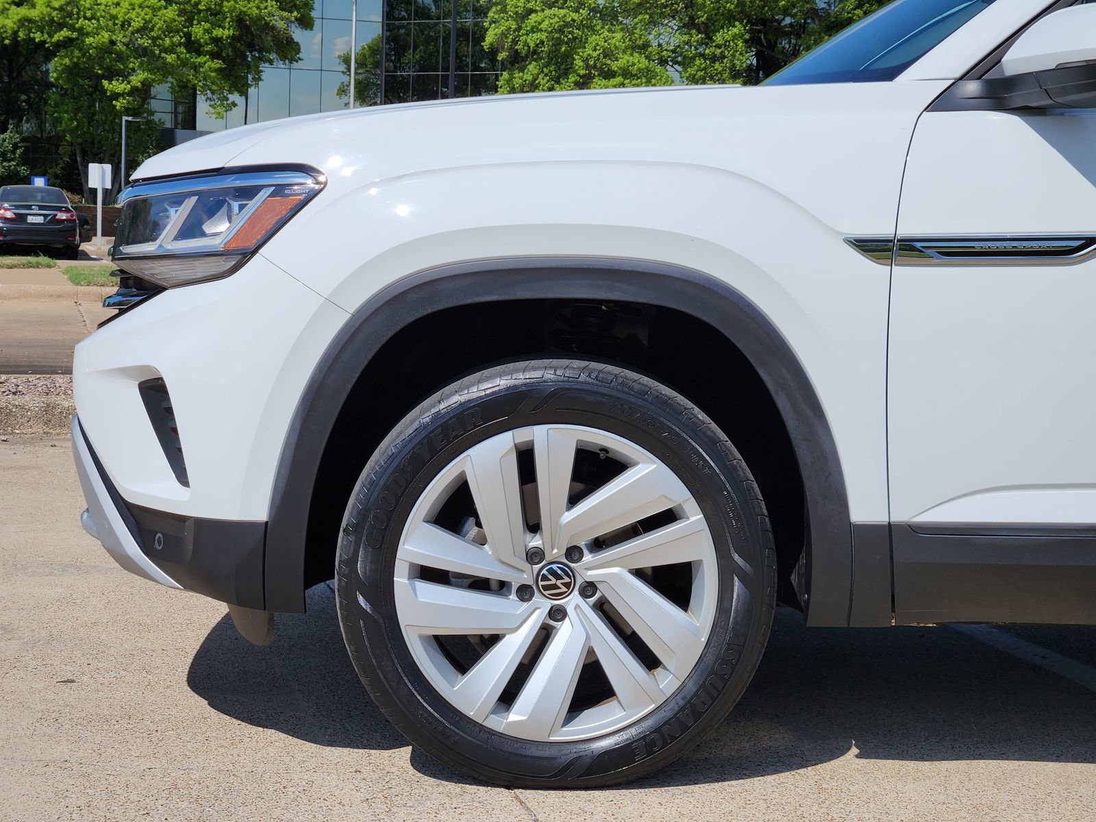 Used 2022 Volkswagen Atlas Cross Sport SE FWD image 8