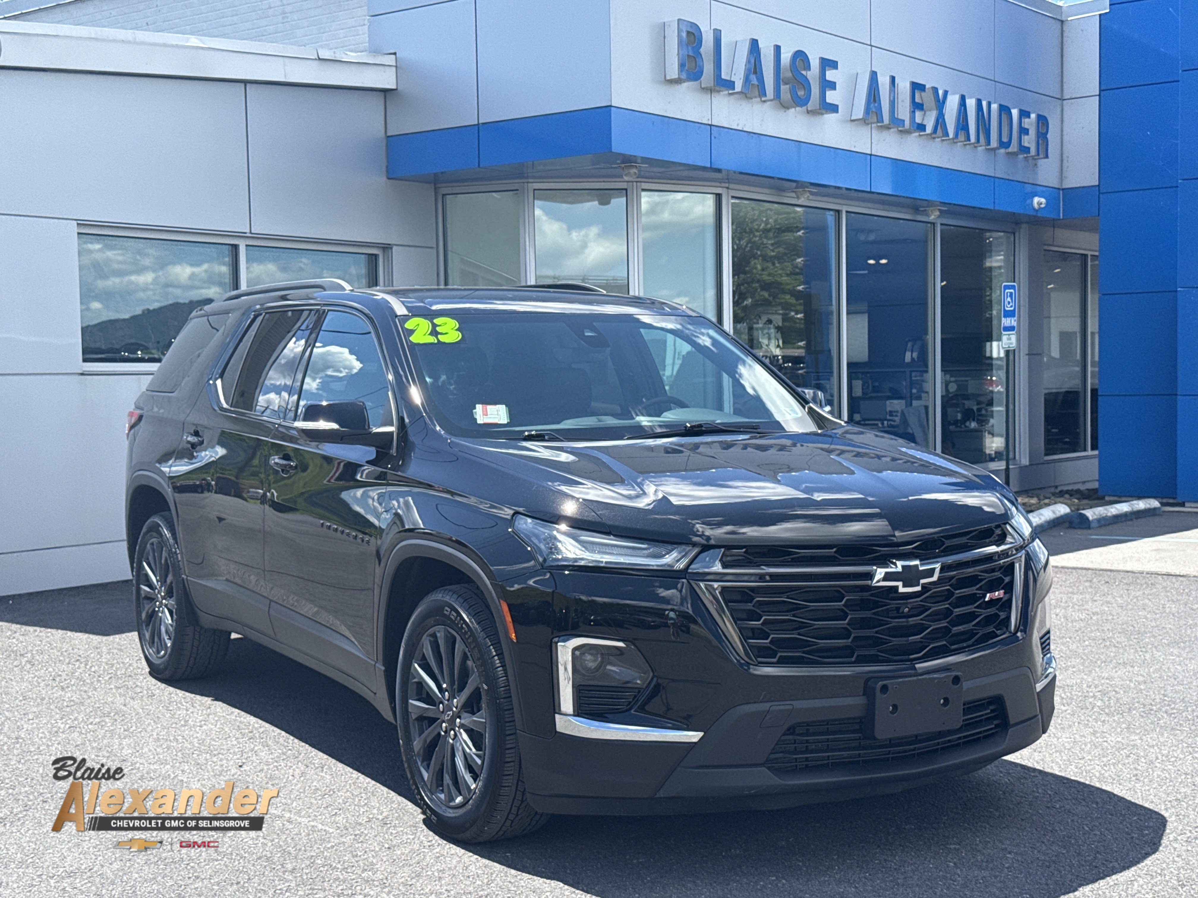Used 2023 Chevrolet Traverse RS