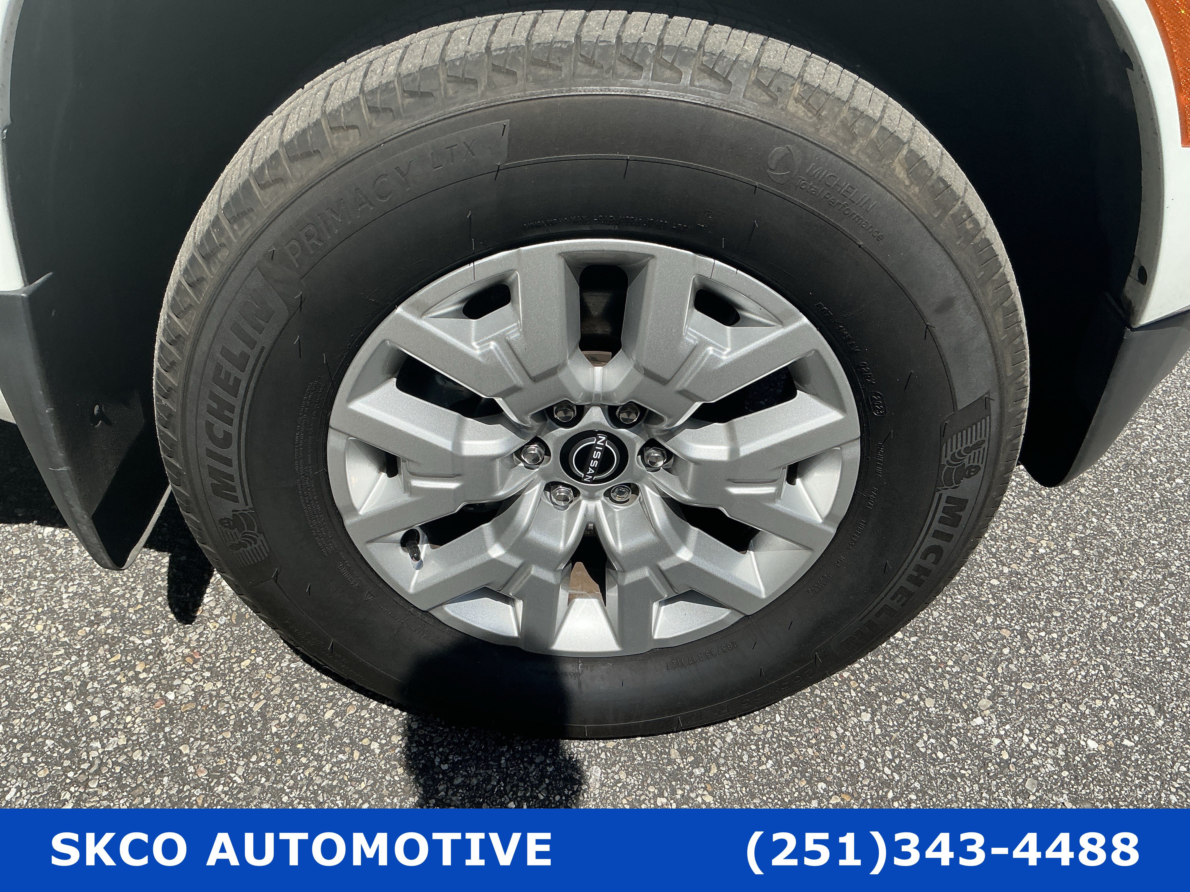Used 2023 Nissan Frontier SV w/ SV Convenience Package AWD/4WD image 9
