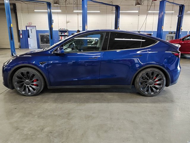 Used 2023 Tesla Model Y Performance AWD/4WD image 9