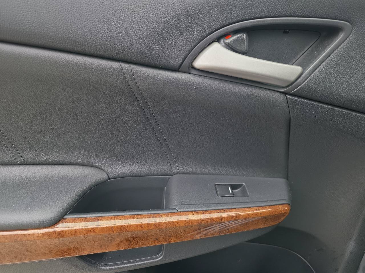 Used 2011 Honda Accord EX-L image 24