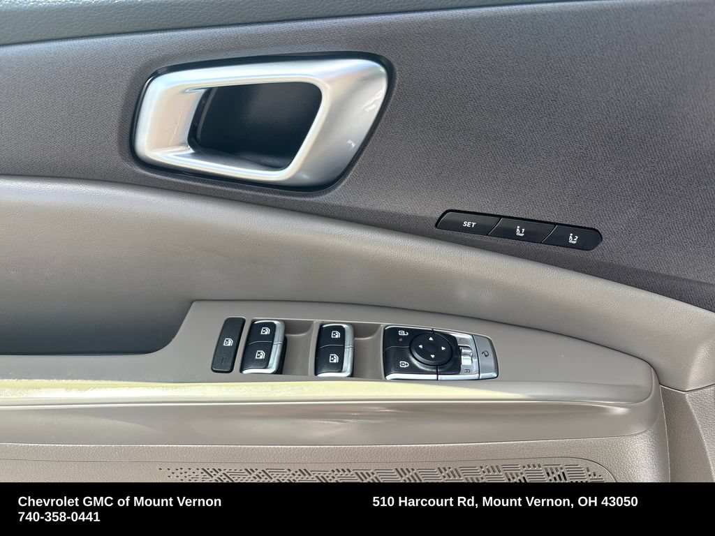 Used 2025 Kia Carnival EX FWD image 14