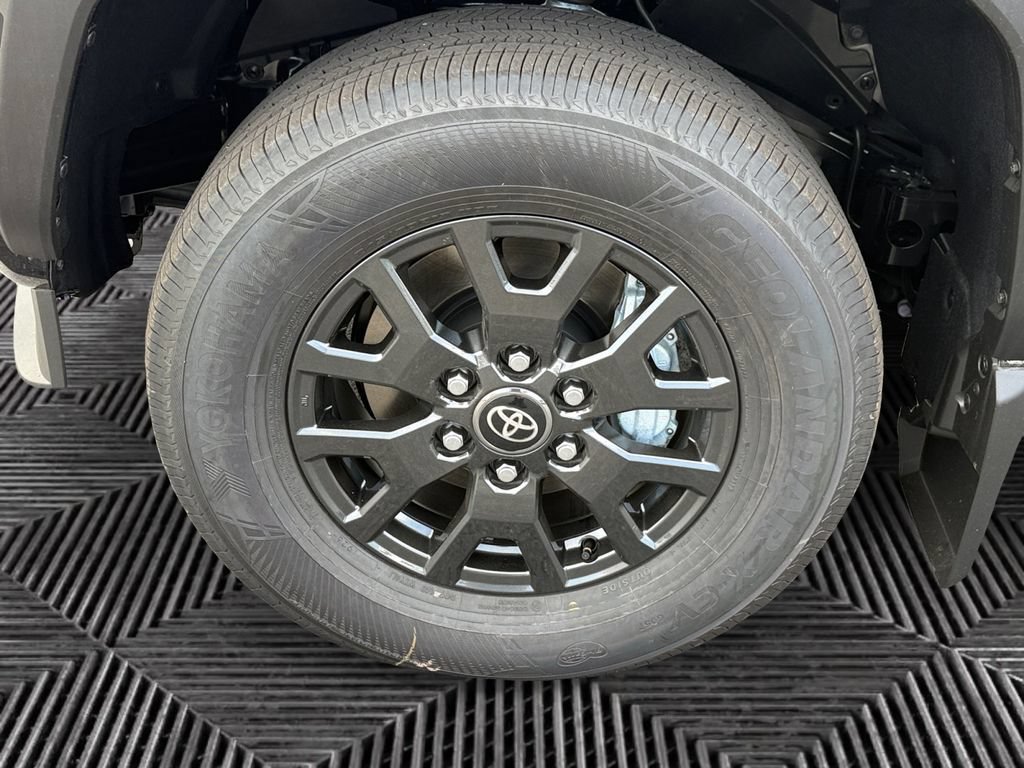 New 2026 Toyota 4Runner SR5 AWD/4WD image 14