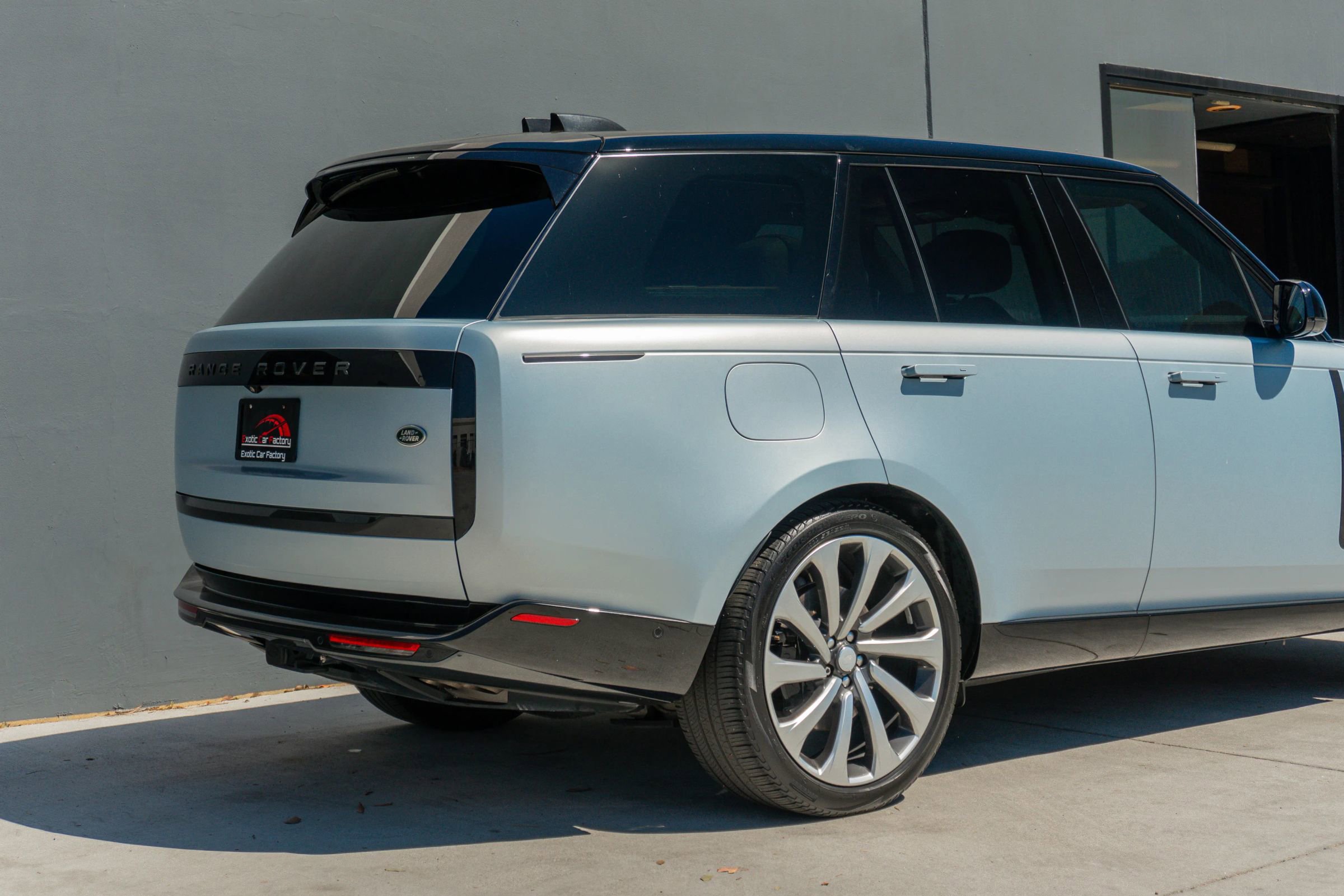 Used 2023 Land Rover Range Rover Autobiography image 39