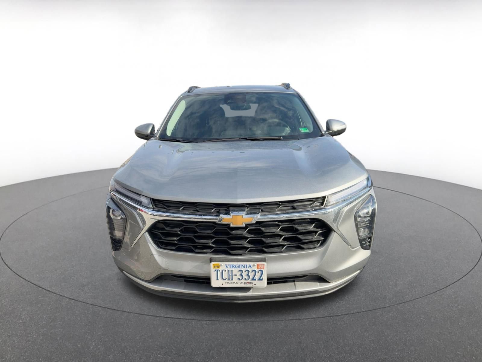 Used 2025 Chevrolet Trax LT image 2