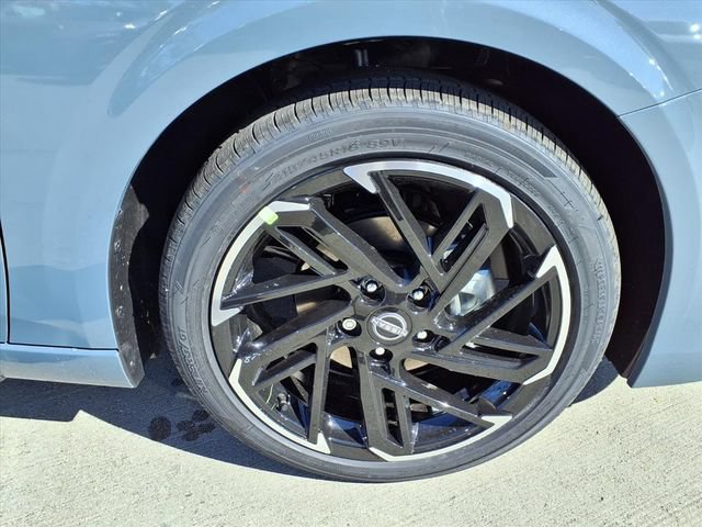 New 2026 Nissan Sentra SR w/ Floor Mat Package FWD image 5