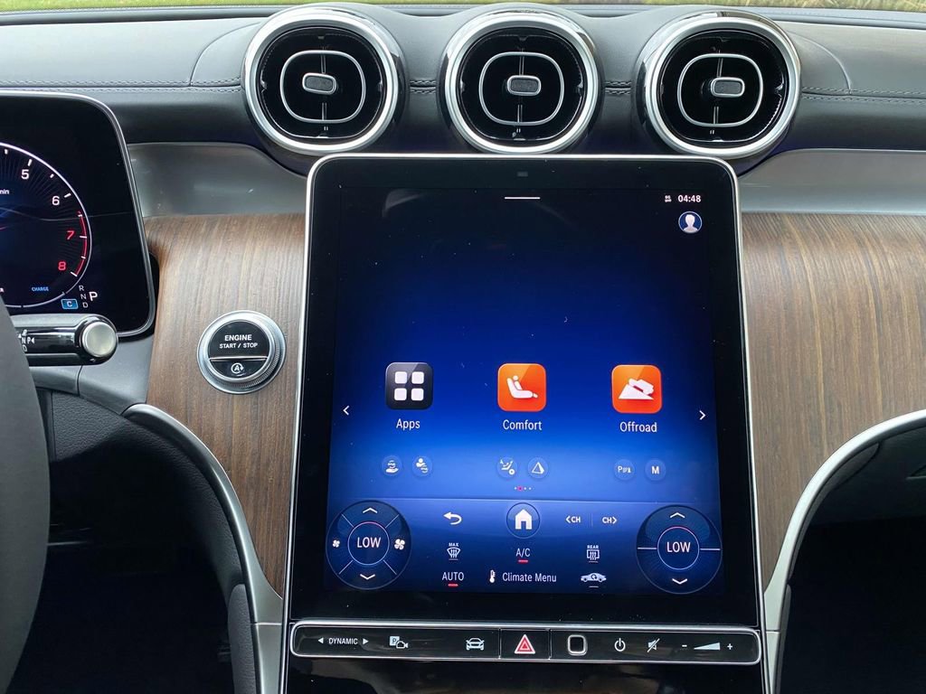 Certified 2025 Mercedes-Benz GLC 300 4MATIC image 31