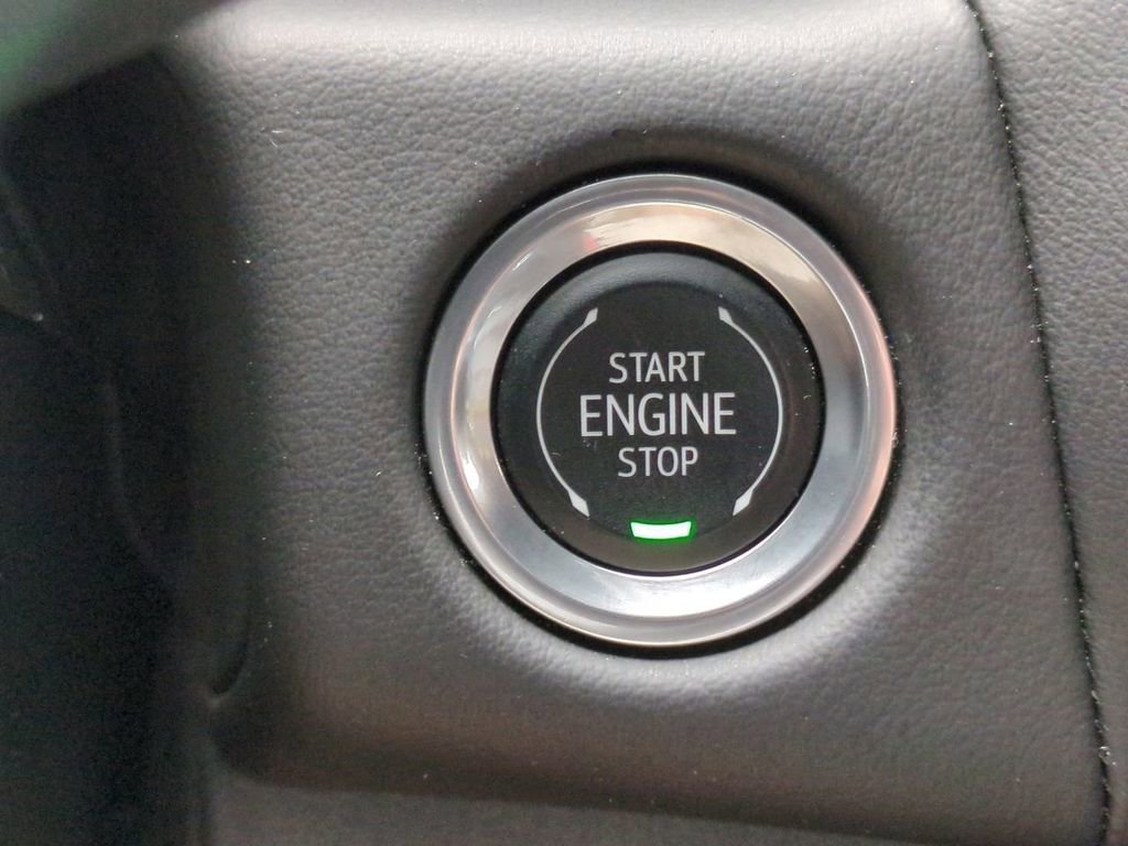 Used 2024 Chevrolet Suburban LT image 29