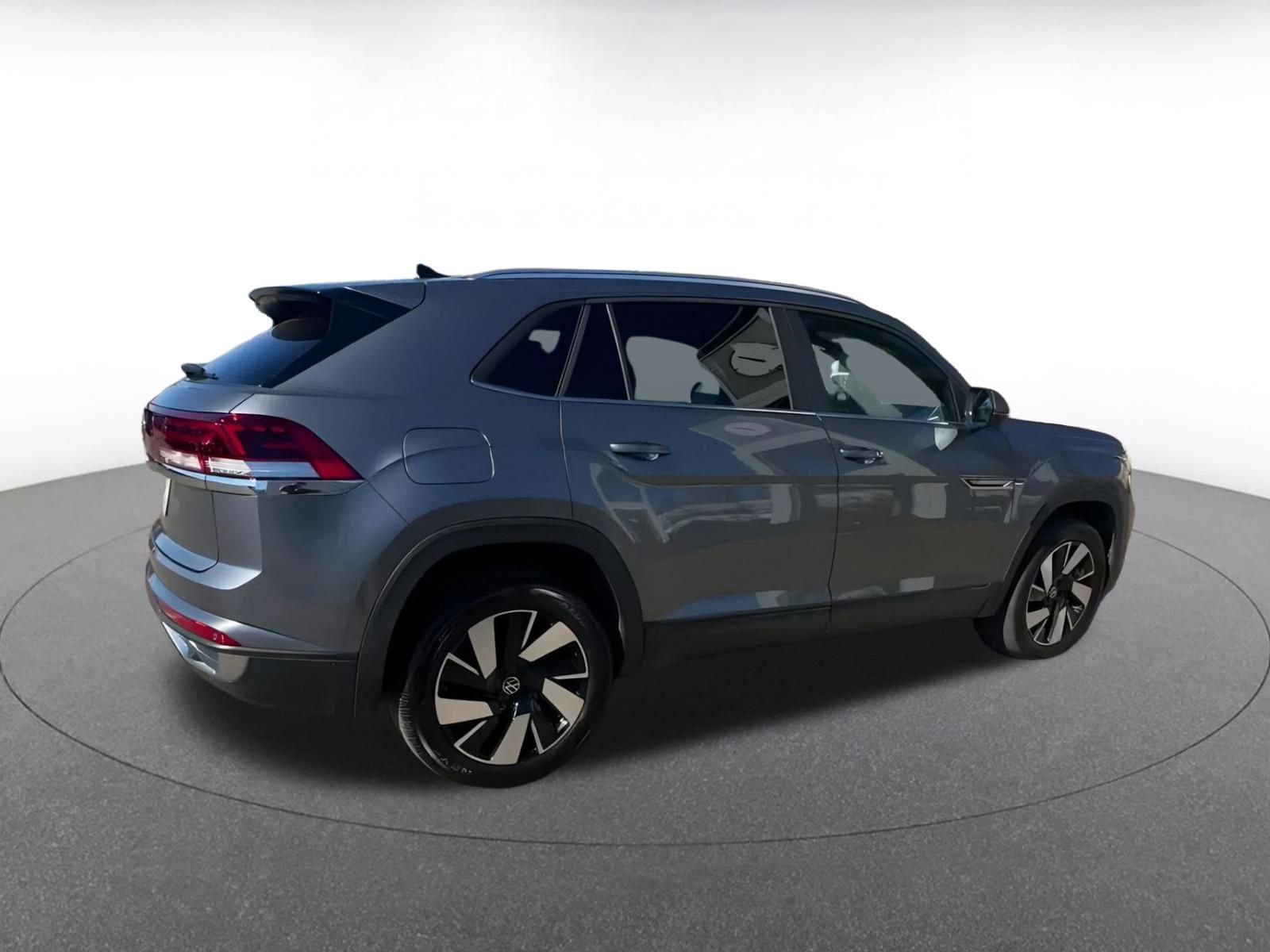 Used 2025 Volkswagen Atlas Cross Sport SE image 14