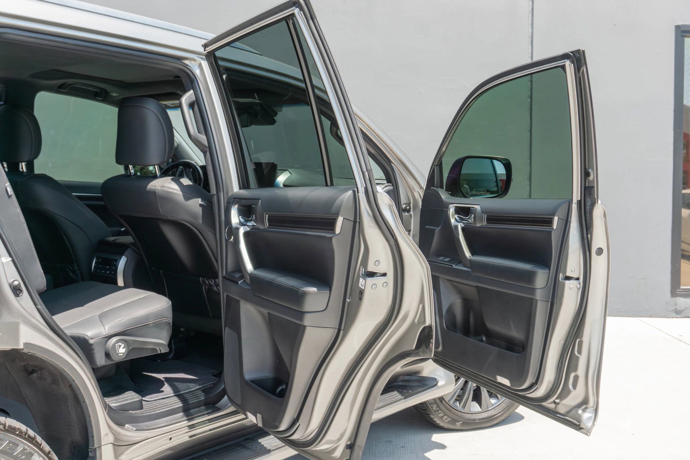 Used 2022 Lexus GX 460 Premium w/ Accessory Package AWD/4WD image 46